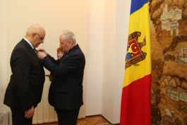 Președintele Timofti a înmânat distincțiile de stat domnilor Raed Arafat și Florin Piersic