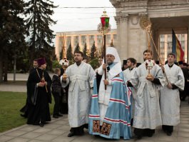 Moldovan president attends ceremony of meeting Holy Fire