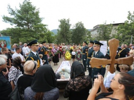 Președintele Nicolae Timofti a participat la funeraliile scriitorului Dumitru Matcovschi