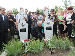 Președintele Nicolae Timofti a participat la funeraliile scriitorului Dumitru Matcovschi