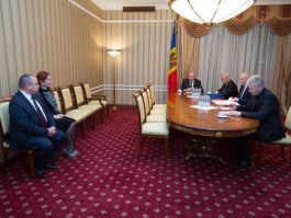 Moldovan president signs decrees on appointing judges to office