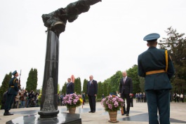 Moldovan president commemorates World War II victims