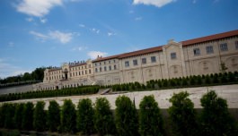 Moldovan president visits Mimi Castle tourist complex