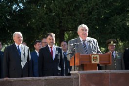 Moldovan president assists at 25th anniversary of National Army