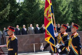 Moldovan president assists at 25th anniversary of National Army