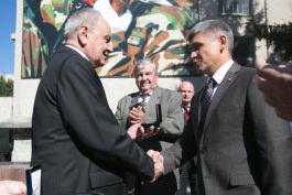 Moldovan president assists at 25th anniversary of National Army