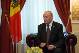 Bulgarian president comes to shake hands with Moldovan president like to respected friend, politician