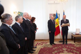 Președintele Timofti a participat la o ceremonie de decorare, la Ambasada României