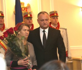 Igor Dodon a oferit distincții de stat unor mame cu mulți copii