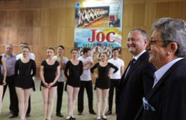 Igor Dodon a avut o întîlnire cu colectivul Ansamblului Național Academic de Dansuri Populare ”JOC”