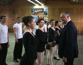  Igor Dodon a avut o întîlnire cu colectivul Ansamblului Național Academic de Dansuri Populare ”JOC”