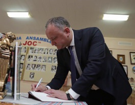  Igor Dodon a avut o întîlnire cu colectivul Ansamblului Național Academic de Dansuri Populare ”JOC”