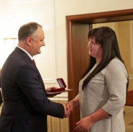 8 femei remarcabile din Republica Moldova au fost decorate de Igor Dodon cu ocazia zilei de 8 Martie