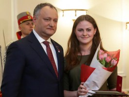 8 femei remarcabile din Republica Moldova au fost decorate de Igor Dodon cu ocazia zilei de 8 Martie