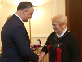 8 femei remarcabile din Republica Moldova au fost decorate de Igor Dodon cu ocazia zilei de 8 Martie