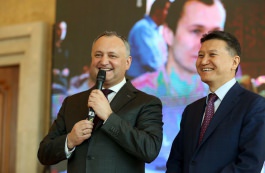 Igor Dodon a participat la ceremonia de premiere a învingătorilor la Turneul internaţional la șah rapid, ”Memorial V. Cebanenco”