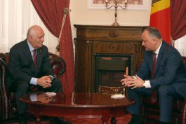 Igor Dodon a avut o întrevedere cu Leonid Roshal, eminent medic pediatru din Rusia, care se află în Moldova la invitația șefului statului.