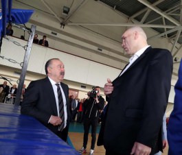 Igor Dodon împreună cu Nikolai Valuev, Valeri Gazaev și Alexandr Burcov au inaugurat un ring de box la Chișinău