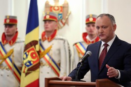 Igor Dodon, a oferit distincții de stat unor oameni simpli care au muncit zeci de ani pentru dezvoltarea țării  