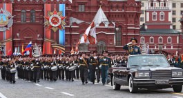 Игорь Додон принял участие в Параде Победы в Москве и возложил цветы к Могиле Неизвестного Солдата