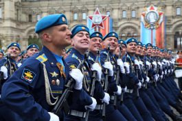 Igor Dodon a participat la Parada Victoriei din Piața Roșie și a depus flori la Mormîntul ostașului necunoscut