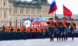 Igor Dodon a participat la Parada Victoriei din Piața Roșie și a depus flori la Mormîntul ostașului necunoscut