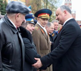 Igor Dodon a participat la Parada Victoriei din Piața Roșie și a depus flori la Mormîntul ostașului necunoscut