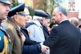 Igor Dodon a participat la Parada Victoriei din Piața Roșie și a depus flori la Mormîntul ostașului necunoscut