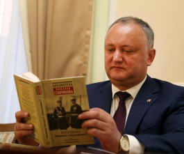 Igor Dodon a avut o întîlnire cu Nikolai Starikov