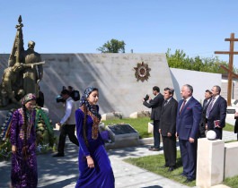 Președintele Republicii Moldova a participat la ceremonia de inaugurare a Memorialului ostașilor căzuți pentru eliberarea satului Delacău