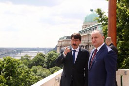 În cadrul vizitei de lucru la Budapesta, Igor Dodon a avut o întrevedere cu Președintele Ungariei, Janos Ader