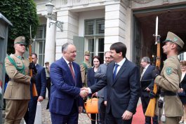 În cadrul vizitei de lucru la Budapesta, Igor Dodon a avut o întrevedere cu Președintele Ungariei, Janos Ader