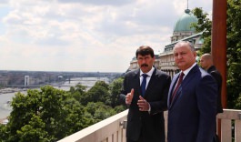 În cadrul vizitei de lucru la Budapesta, Igor Dodon a avut o întrevedere cu Președintele Ungariei, Janos Ader