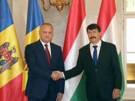 În cadrul vizitei de lucru la Budapesta, Igor Dodon a avut o întrevedere cu Președintele Ungariei, Janos Ader