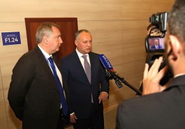 Igor Dodon a avut o întrevedere cu Dmitri Rogozin la Sankt Petersburg 