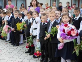 Президент Николае Тимофти участвовал в церемонии открытия нового учебного года в гимназии села Чутулешть Флорештского района