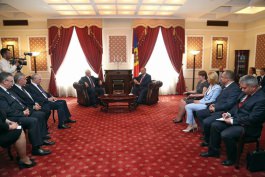 Президент Молдовы Игорь Додон провел встречу с губернатором Санкт-Петербурга Георгием Полтавченко, находящимся в Молдове с рабочим визитом
