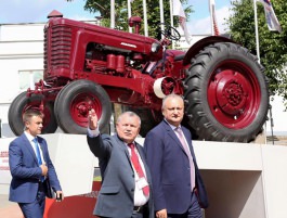 Igor Dodon a efectuat o vizită la Uzina de Tractoare din Minsk