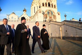 Igor Dodon a asistat la slujba oficiată la biserica-monument “în numele Tuturor Sfinţilor şi în memoria victimelor căzute întru salvarea Patriei noastre”