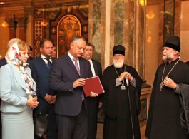 Igor Dodon a asistat la slujba oficiată la biserica-monument “în numele Tuturor Sfinţilor şi în memoria victimelor căzute întru salvarea Patriei noastre”