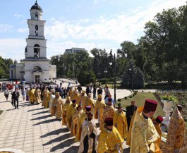 În ziua canonizării lui Ștefan cel Mare, Igor Dodon a înmînat decorații de stat la 16 preoți ai Mitropoliei Moldovei