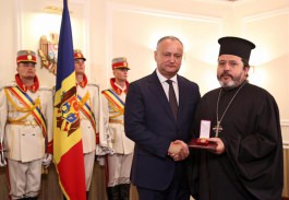 În ziua canonizării lui Ștefan cel Mare, Igor Dodon a înmînat decorații de stat la 16 preoți ai Mitropoliei Moldovei