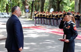 Igor Dodon a conferit distincţii de stat Gărzii de Onoare cu prilejul marcării a 25 de ani de la formare