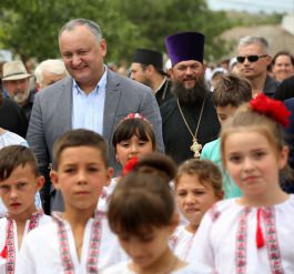 Президент Игорь Додон принял участие в православном фестивале "Роза и свеча в память о Штефане Великом", состоявшемся в селе Оксентя