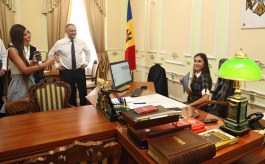 Igor Dodon a înmînat „Diploma de Onoare” a Președintelui Republicii Moldova la 100 de absolvenți