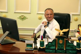 Igor Dodon a înmînat „Diploma de Onoare” a Președintelui Republicii Moldova la 100 de absolvenți