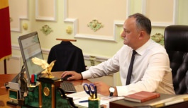 Igor Dodon a înmînat „Diploma de Onoare” a Președintelui Republicii Moldova la 100 de absolvenți