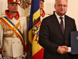 Igor Dodon a înmînat „Diploma de Onoare” a Președintelui Republicii Moldova la 100 de absolvenți