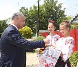 Președintele Igor Dodon a vizitat biserica Sfinții Arhangheli Mihail și Gavriil din satul Slobozia Mare