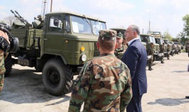 Președintele Republicii Moldova a vizitat baza de aviație ”Decebal” din Mărculești și baza de păstrare tehnică, a armamentului și patrimoniului militar din Florești